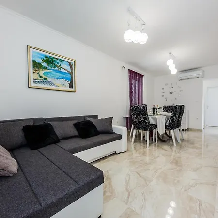 Apartmant Marija דירה *